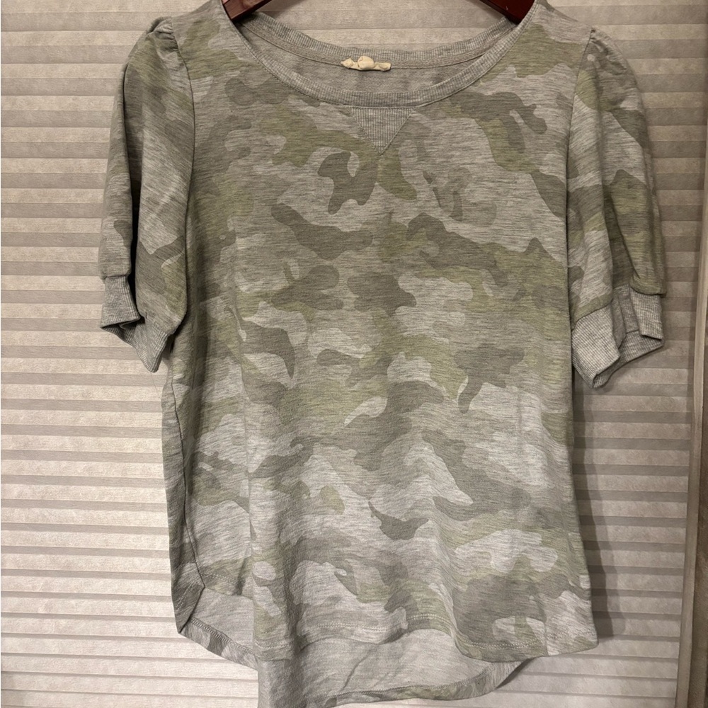 Jane & Delancey Camouflage Print Women's Top